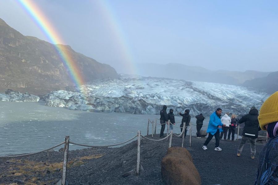 Un arco&iacute;ris doble sobre la lengua del glaciar S&oacute;lheimaj&ouml;kull